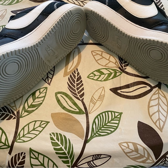 Men’s Nike Court Vision low top sneakers, black with white trim, size 9 US size‎ - Picture 4 of 8